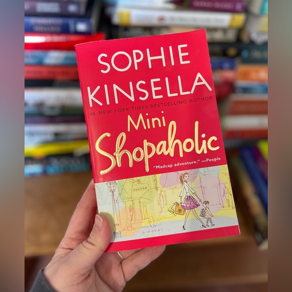 MINI SHOPAHOLIC by Sophie Kinsella - Picture 1 of 1